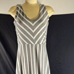 Thyme and Honey Women's Grey Striped Casual Comfort Dress - Size S